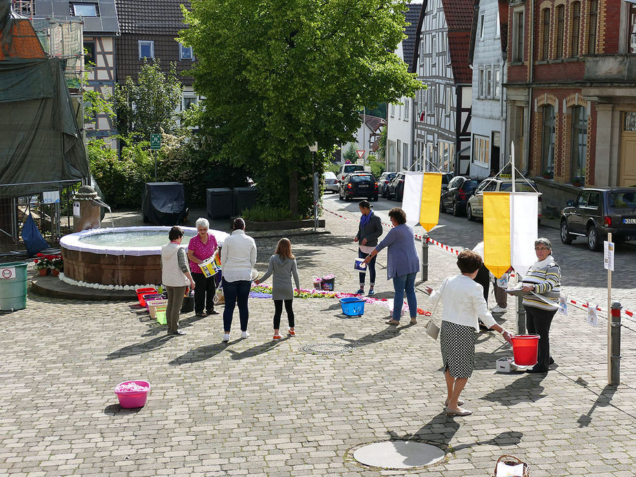 Bluemteppich auf dem Naumburegr Marktplatz (Foto: Karl-Franz Thiede)